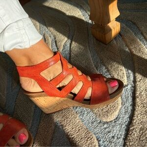 Sofft 6.5 Women's Orange Cork Sandals barely worn